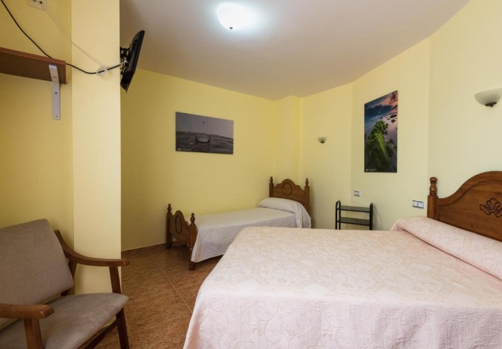 Standard Triple room