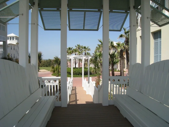 4 Bedrooms Cottage
