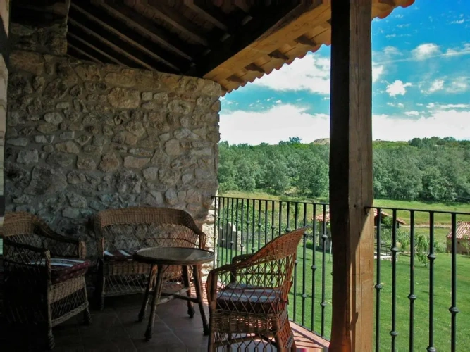 2 Bedrooms Cottage
