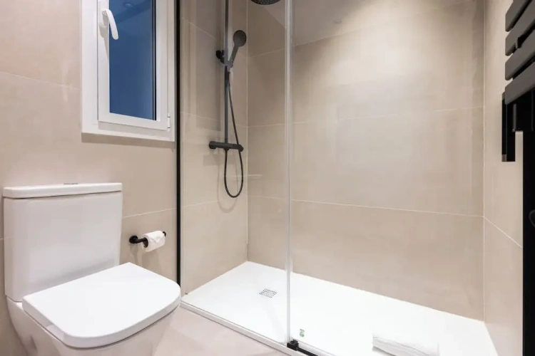 3 Bedrooms Apartment