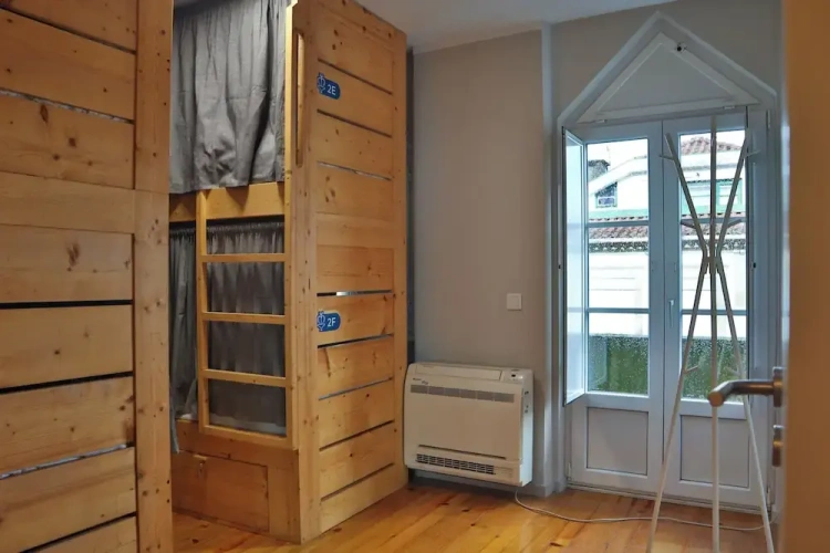 Bed in Dorm with city view