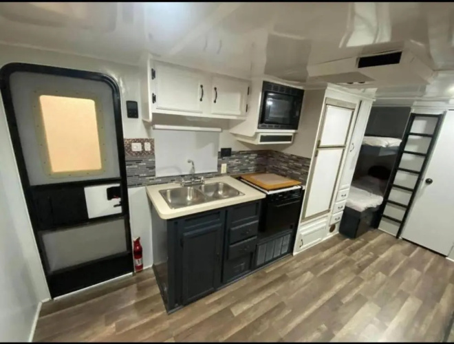 Wildwood Camper De Sleeps 6-7,