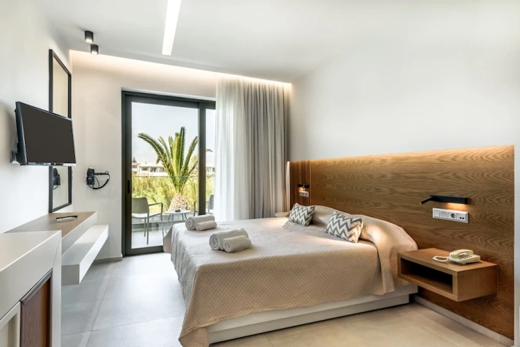 Superior Double room with balcony and with partial sea view
