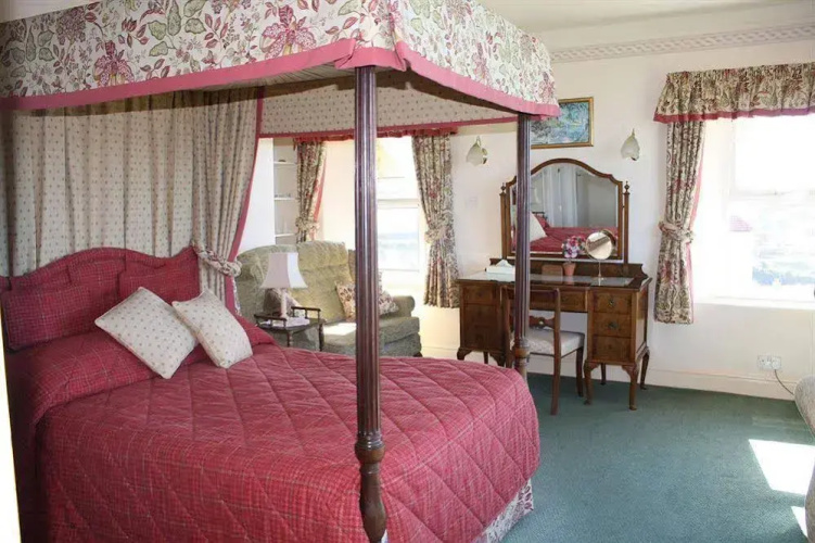 Lantern Lodge