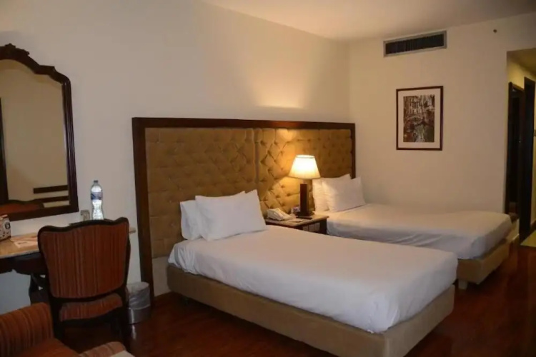 Diamond Luxe Hotel Lahore