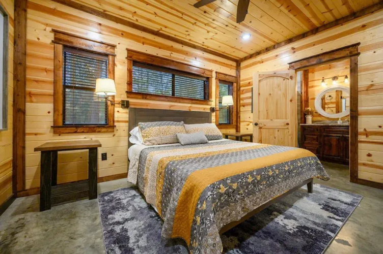 Sugar Daddy Cabin for 13!