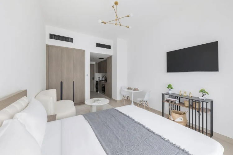 Shining studio in Laya Heights