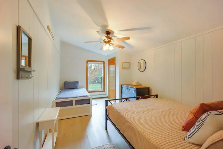 Comfortable Lincoln Home: Walk to Main Street!