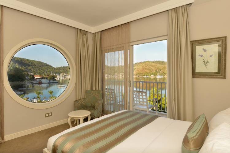 Yacht Classic Hotel - Boutique Class