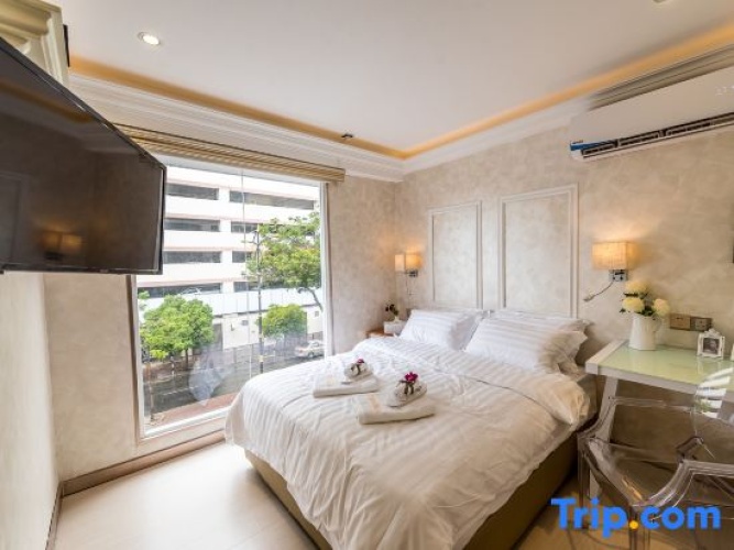 Standard Double room with city view