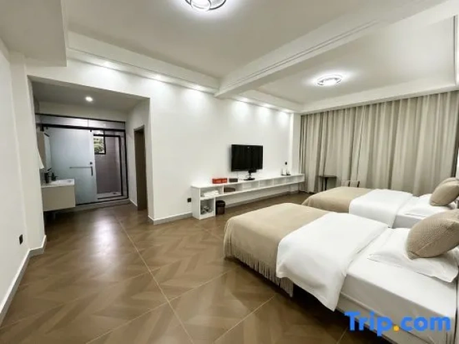 Suite with mountain view