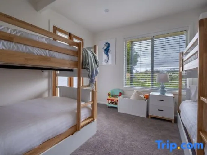 4 Bedrooms Cottage