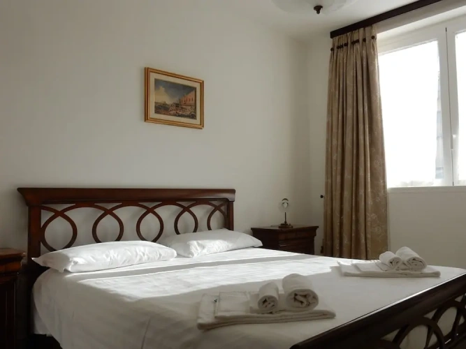 2 Bedrooms Classic Apartment with balcony and with lake view