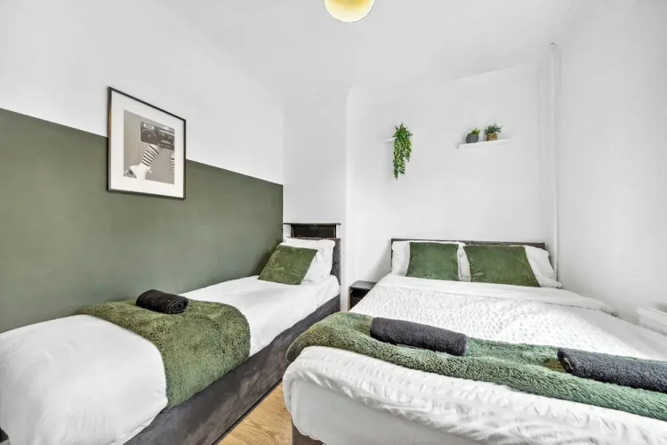 Luxe Stays - Sleeps 7 - Jacuzzi