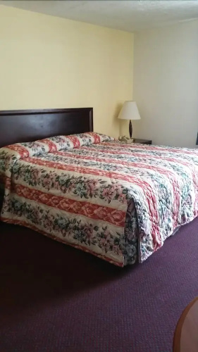The Virginia Lodge