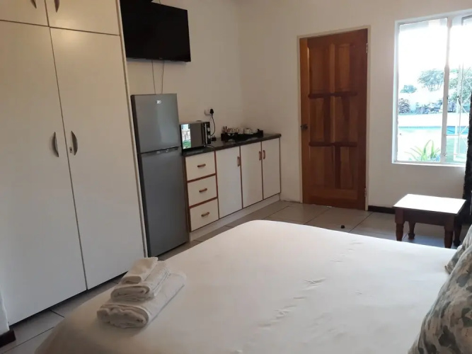 8 Ibis Lane Guest House