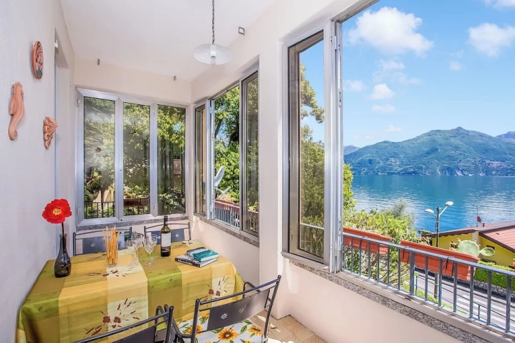 Family Apartment with lake view