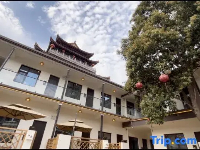Fujiang Courtyard（Bell Tower Mosque Street Store)
