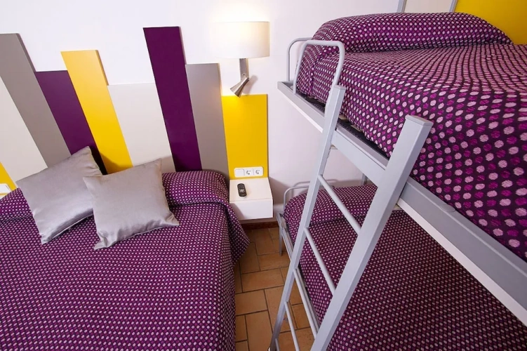 Standard Triple room