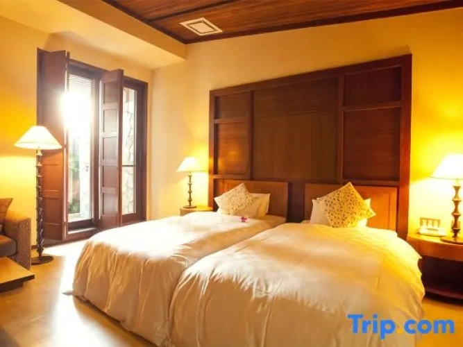 Standard Twin room with garden view