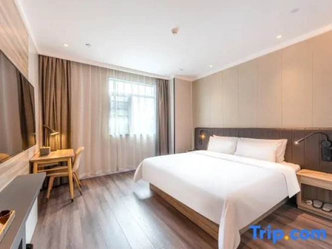 Standard Double room with street view