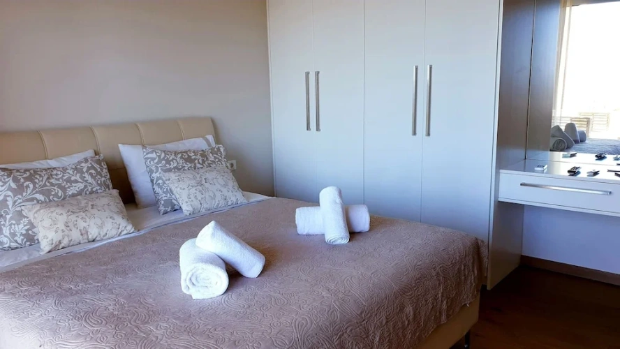 2 Bedrooms Apartment with sea view