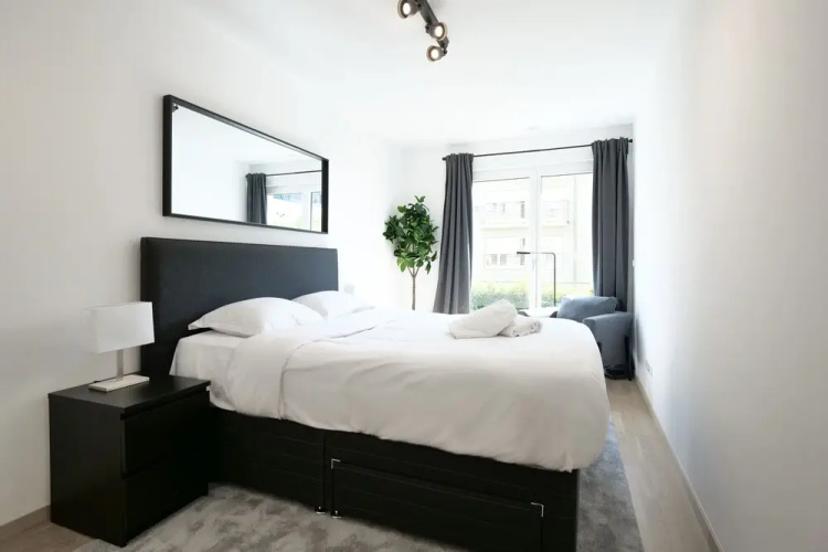 2BR Apt 100 m2 w Terrace Garden & Pkg