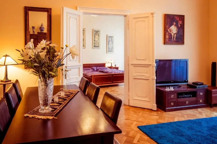 2 Bedrooms Apartment
