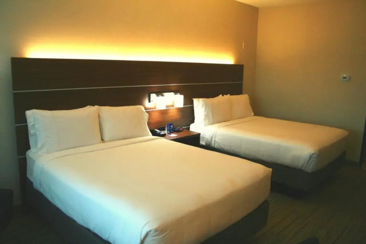 Holiday Inn Express Marina