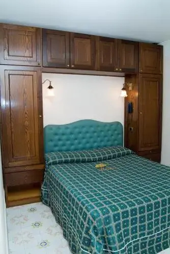 Hotel 2000