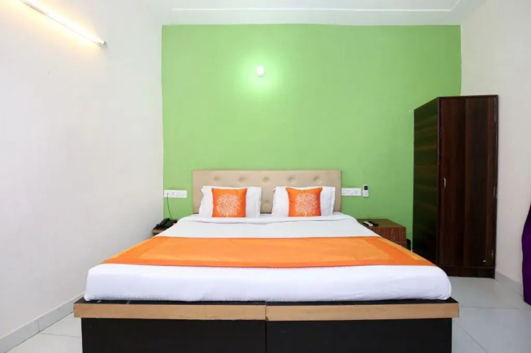 Silver One By OYO Rooms