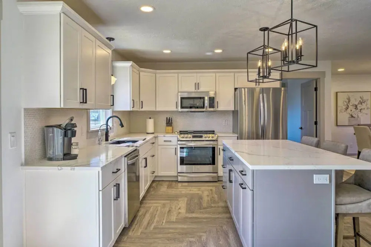 Retreat w/ Deck ~ 9 Mi to Downtown Springfield