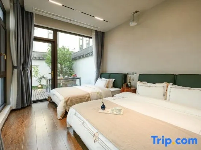 2 Bedrooms Standard Family room