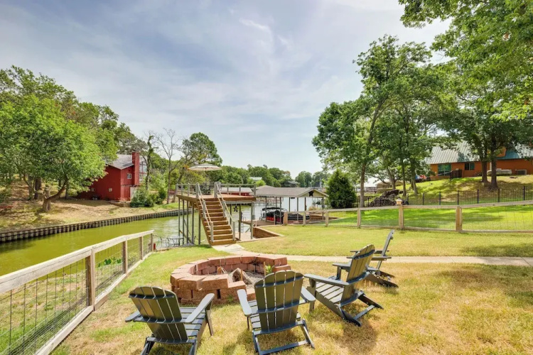 Fish & Kayak: Tranquil Cedar Creek Home!