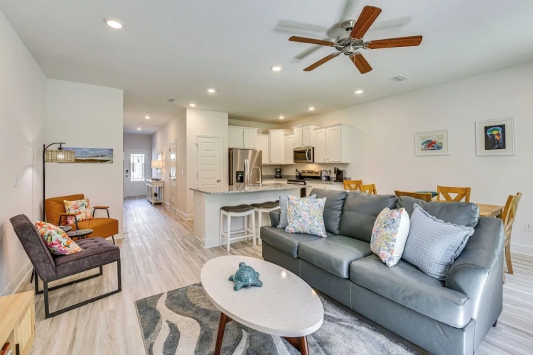 3 Bedrooms Apartment