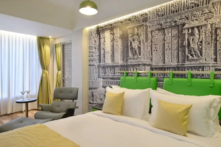 Deluxe Double room with city view