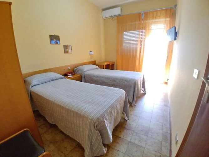 Standard Twin room with balcony
