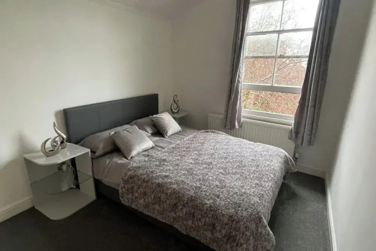 House - Sleeps 6 - Garden - Parking