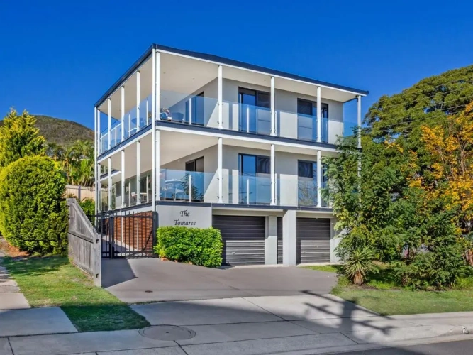 6 Bedrooms Double Cottage