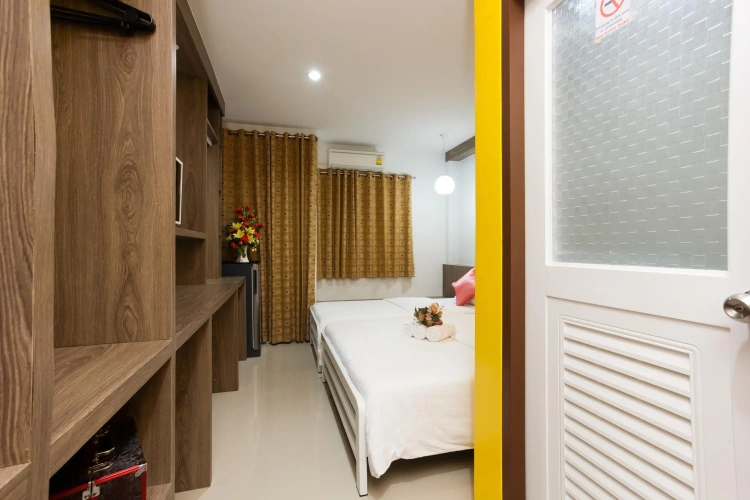Standard Triple room