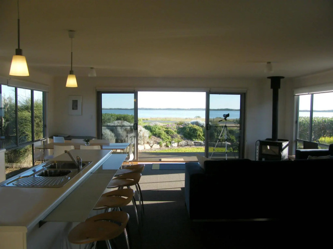Coorong Waterfront Retreat
