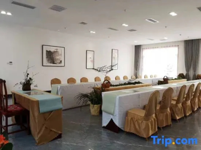 Yunmeng Resort Hotel