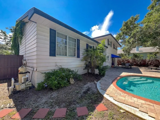 Seminole Pool House - Mins to the Beach
