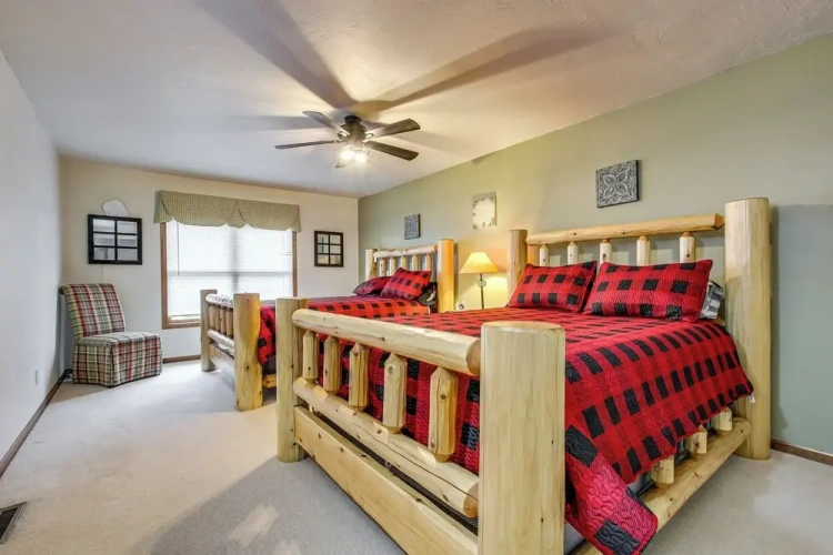4 Bedrooms Apartment