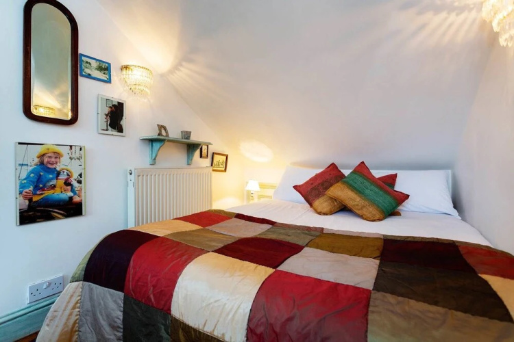 Veeve - The Attic Studio