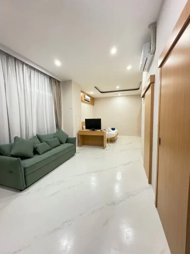 Family Studio with garden view