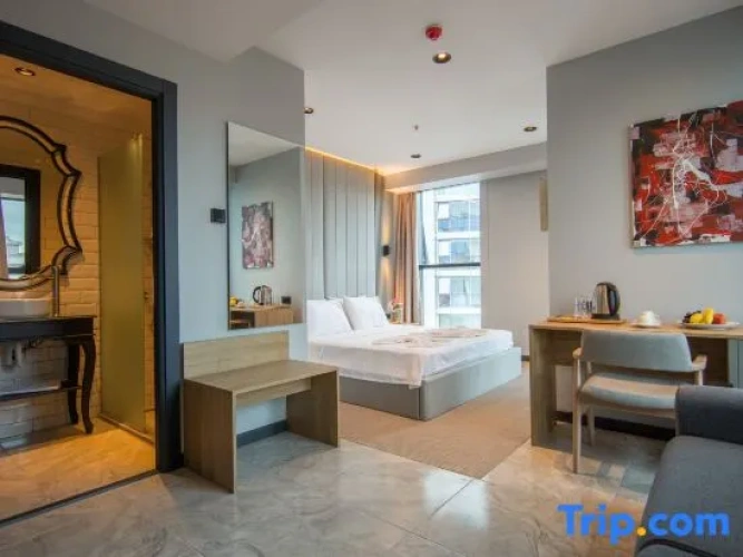 2 Bedrooms Family Suite with mountain view