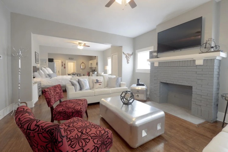 Laurel Pearl-Sleeps 5-1Bd