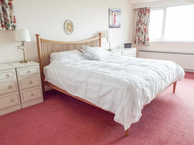 11 Broad Strand