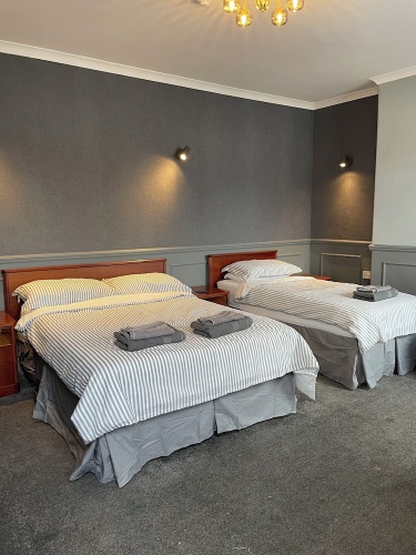 Standard Triple room
